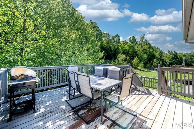 1548 St. Charles Dr, Hillsboro, MO 63050