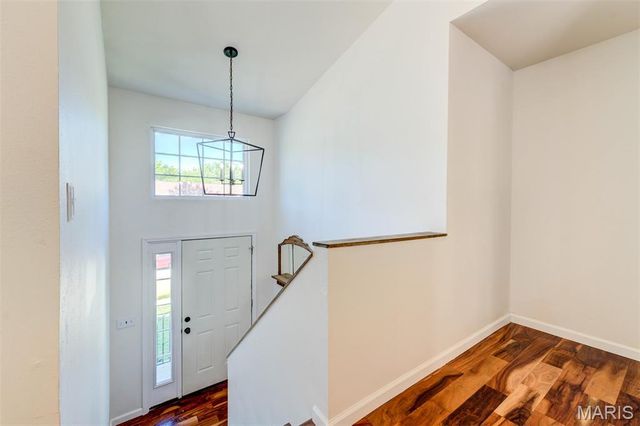 1548 St. Charles Dr, Hillsboro, MO 63050