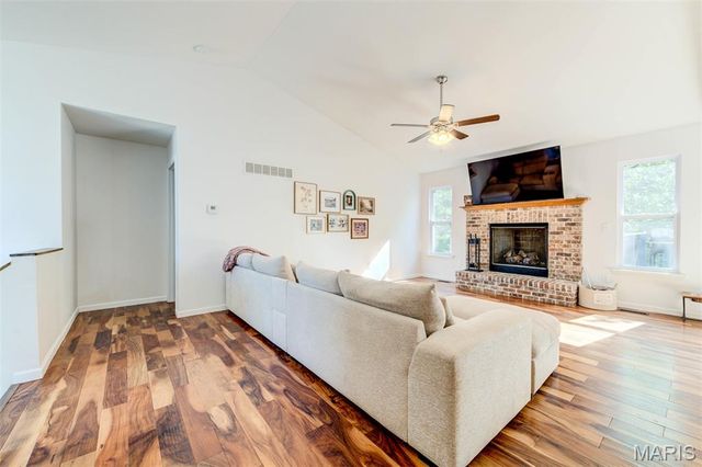 1548 St. Charles Dr, Hillsboro, MO 63050