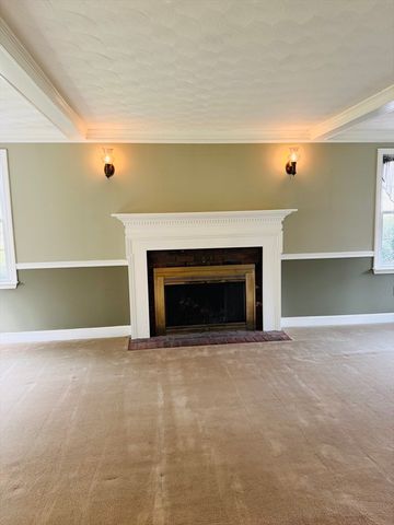 10 Parker Dr, Freetown, MA 02717