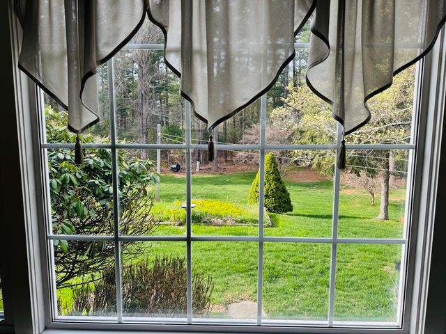 10 Parker Dr, Freetown, MA 02717