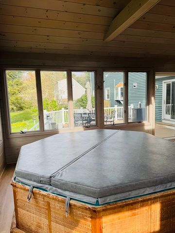10 Parker Dr, Freetown, MA 02717