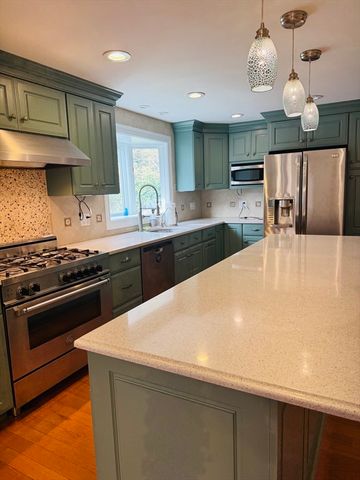 10 Parker Dr, Freetown, MA 02717