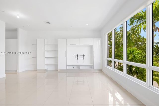 10471 NW 66th St, Doral, FL 33178