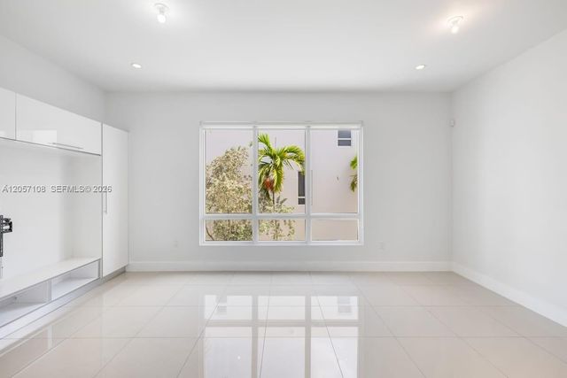 10471 NW 66th St, Doral, FL 33178
