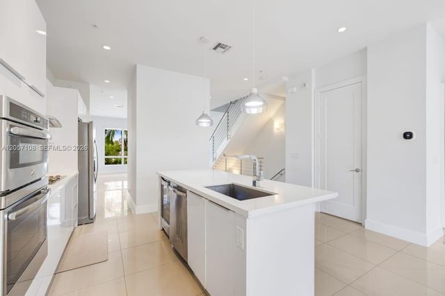 10471 NW 66th St, Doral, FL 33178