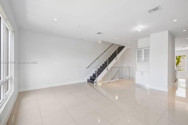 10471 NW 66th St, Doral, FL 33178