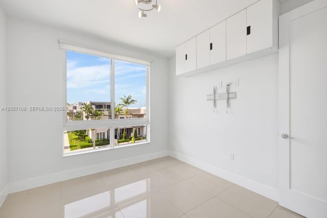 10471 NW 66th St, Doral, FL 33178