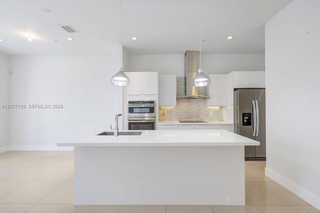 10471 NW 66th St, Doral, FL 33178