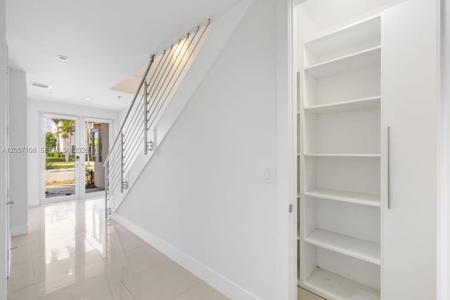 10471 NW 66th St, Doral, FL 33178