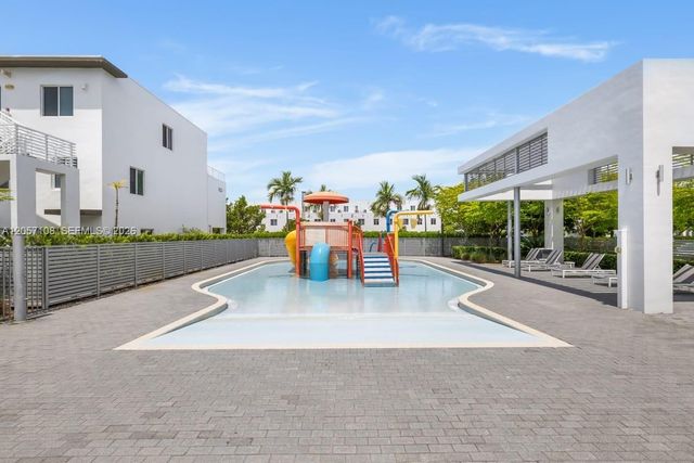 10471 NW 66th St, Doral, FL 33178