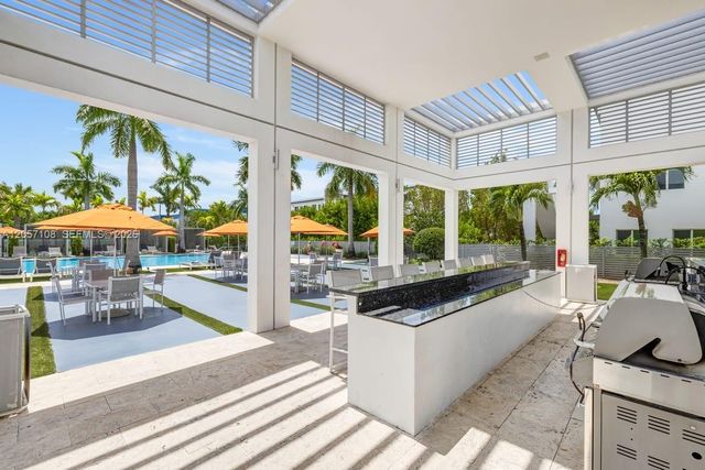 10471 NW 66th St, Doral, FL 33178