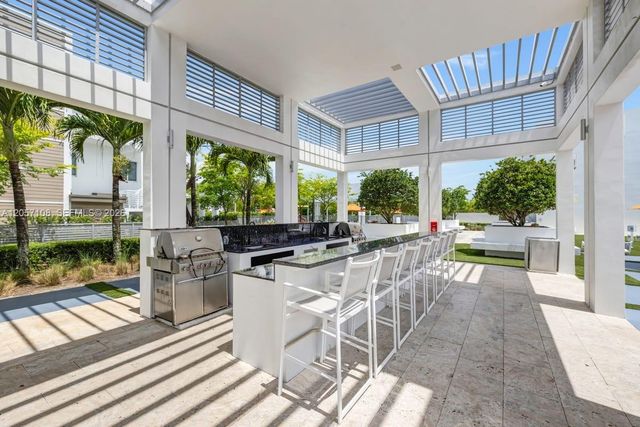 10471 NW 66th St, Doral, FL 33178