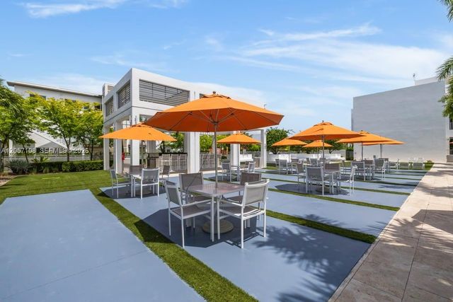10471 NW 66th St, Doral, FL 33178