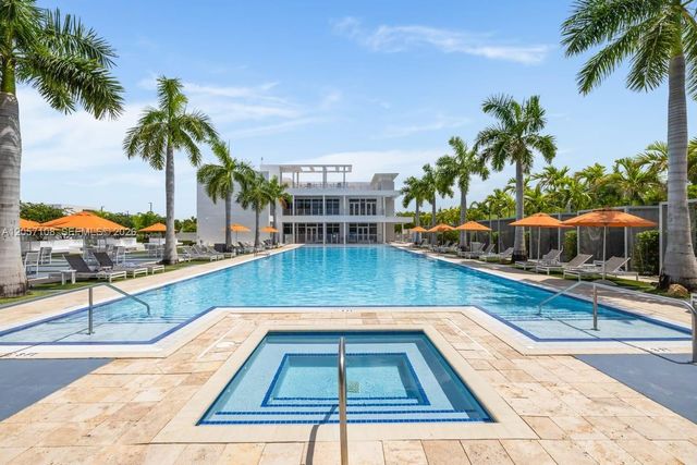 10471 NW 66th St, Doral, FL 33178
