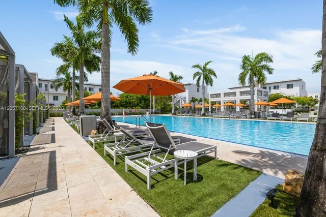 10471 NW 66th St, Doral, FL 33178