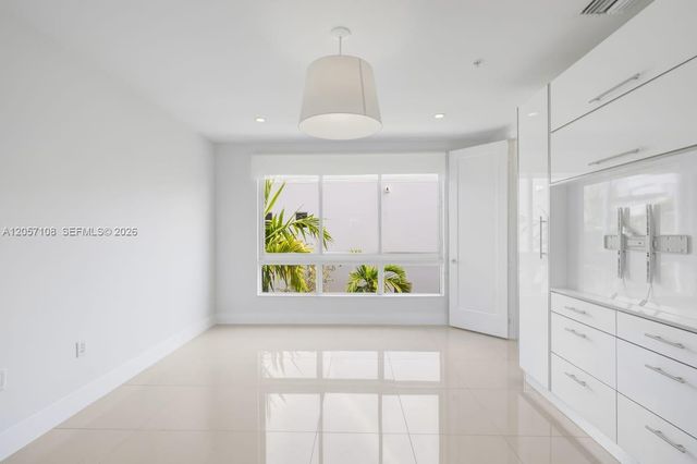 10471 NW 66th St, Doral, FL 33178