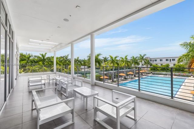 10471 NW 66th St, Doral, FL 33178
