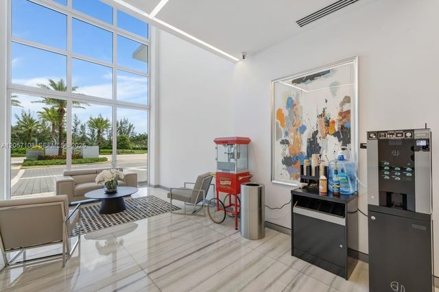 10471 NW 66th St, Doral, FL 33178