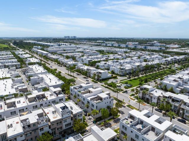10471 NW 66th St, Doral, FL 33178