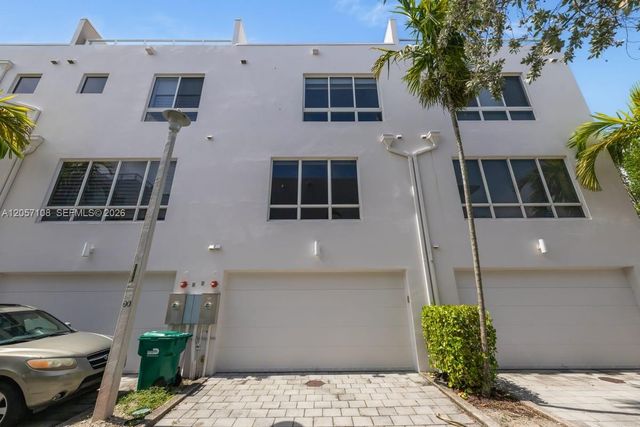 10471 NW 66th St, Doral, FL 33178
