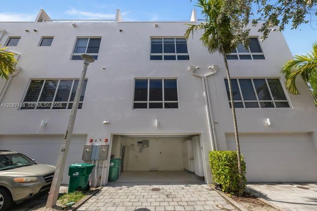 10471 NW 66th St, Doral, FL 33178