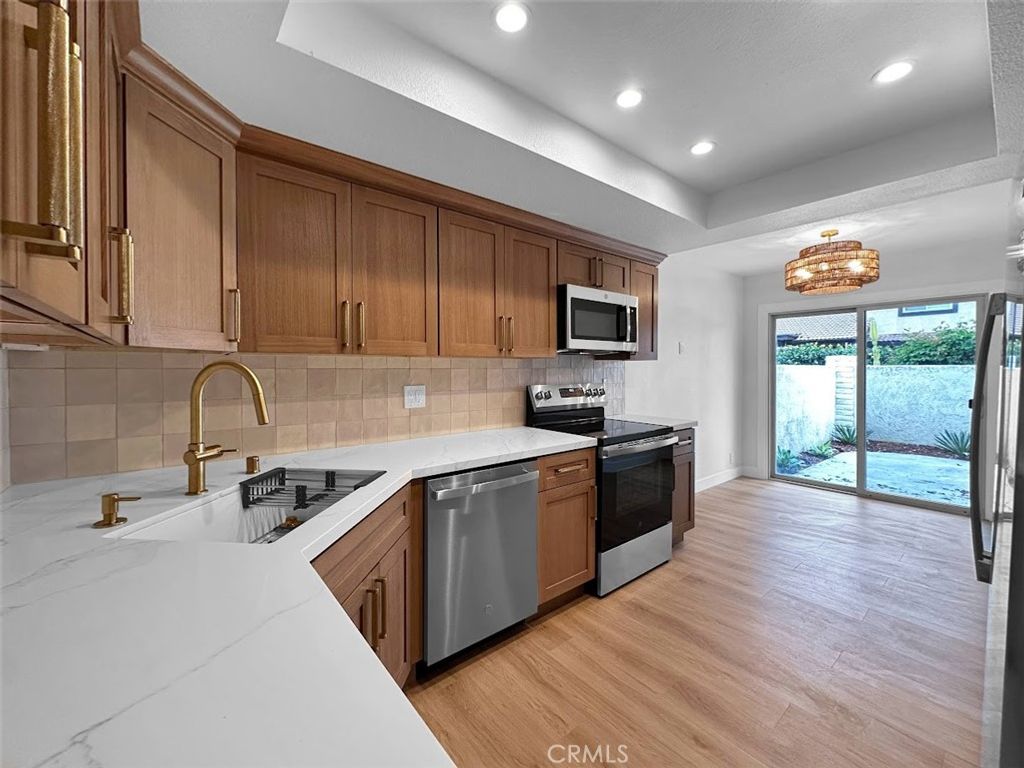 Image 3 of property listing at 9948 Del Rio 98, Cypress, CA 90630