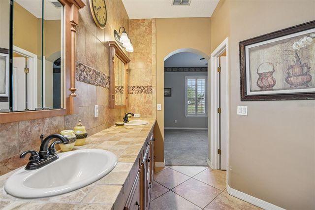 8013 PINE HOLLOW DRIVE, Mount Dora, FL 32757