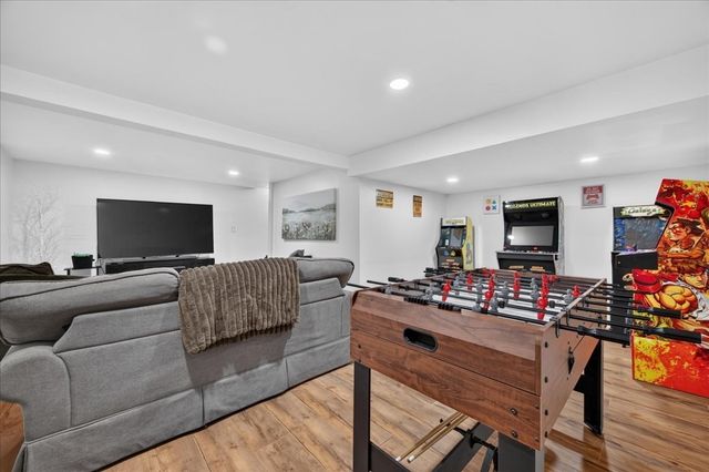 29 Beeden Rd, Westport, MA 02790