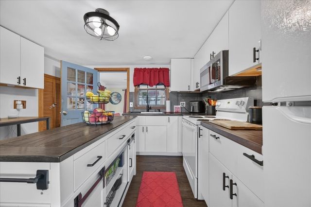 29 Beeden Rd, Westport, MA 02790