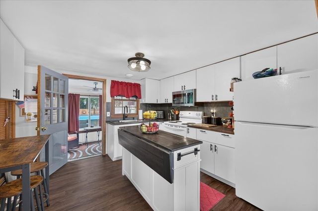 29 Beeden Rd, Westport, MA 02790