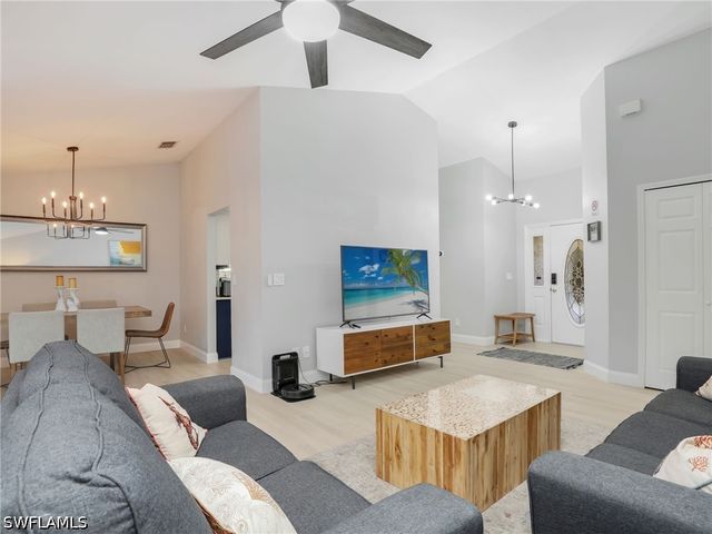 2554 Outrigger LN, Naples, FL 34104