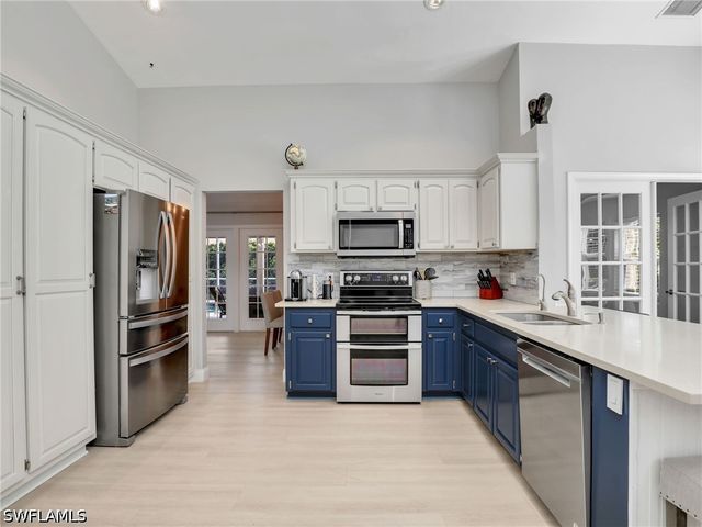 2554 Outrigger LN, Naples, FL 34104