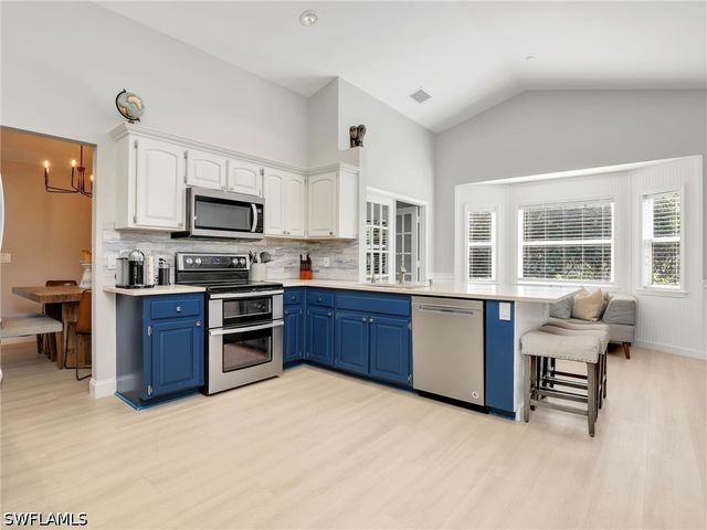 2554 Outrigger LN, Naples, FL 34104