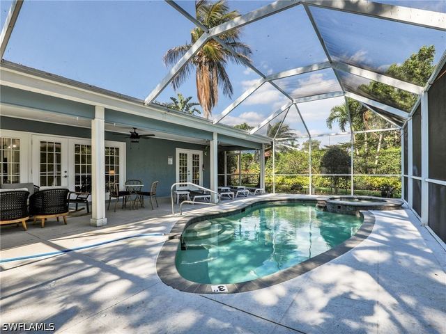 2554 Outrigger LN, Naples, FL 34104