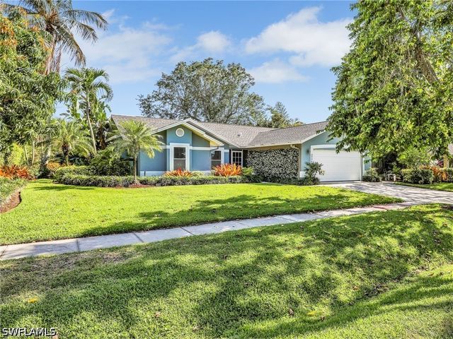 2554 Outrigger LN, Naples, FL 34104