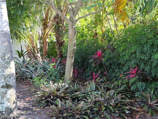 2554 Outrigger LN, Naples, FL 34104