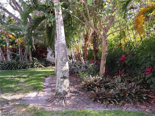 2554 Outrigger LN, Naples, FL 34104