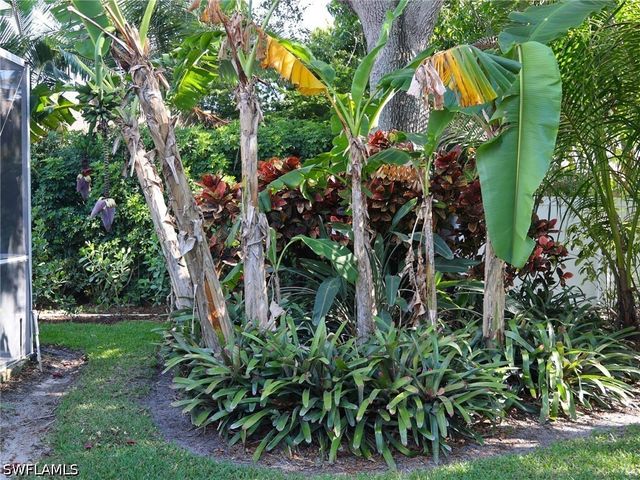 2554 Outrigger LN, Naples, FL 34104