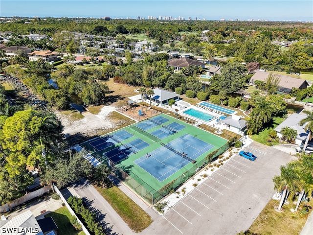 2554 Outrigger LN, Naples, FL 34104