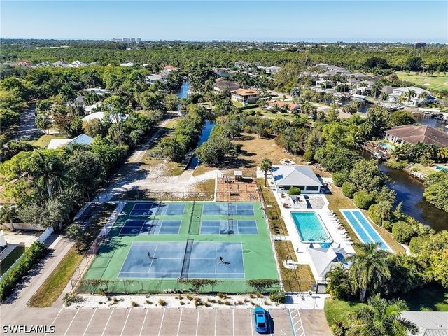 2554 Outrigger LN, Naples, FL 34104