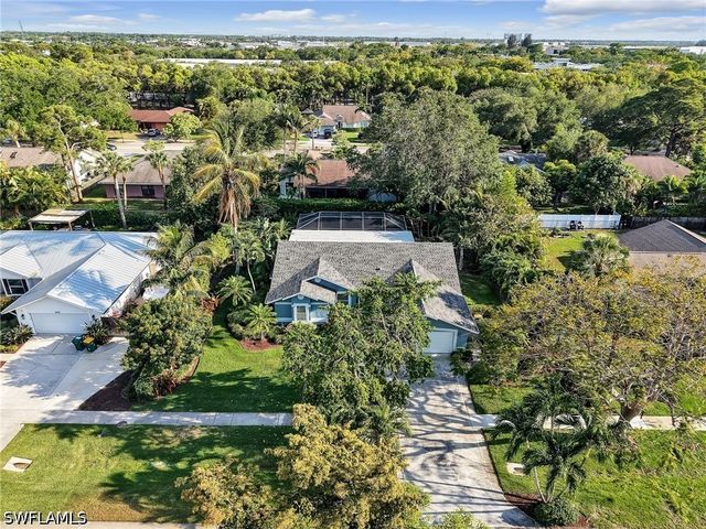 2554 Outrigger LN, Naples, FL 34104