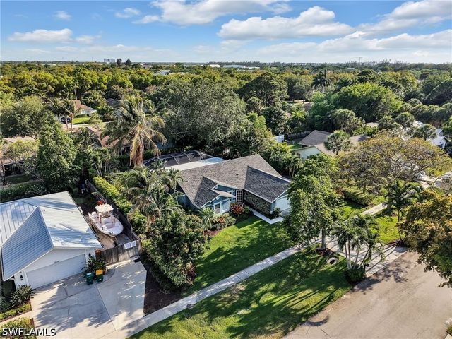 2554 Outrigger LN, Naples, FL 34104