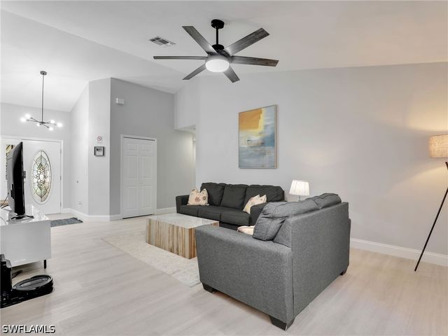 2554 Outrigger LN, Naples, FL 34104