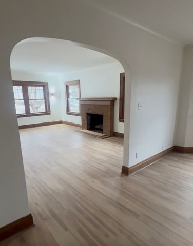 609 S Fifth Avenue A, St. Charles, IL 60174