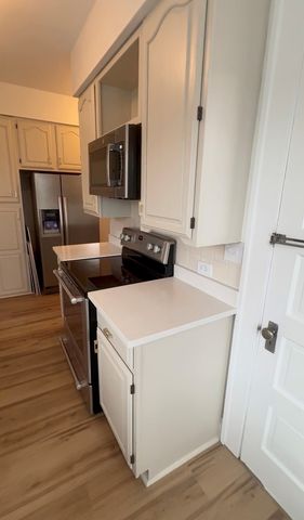 609 S Fifth Avenue A, St. Charles, IL 60174