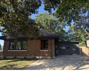 609 S Fifth Avenue A, St. Charles, IL 60174