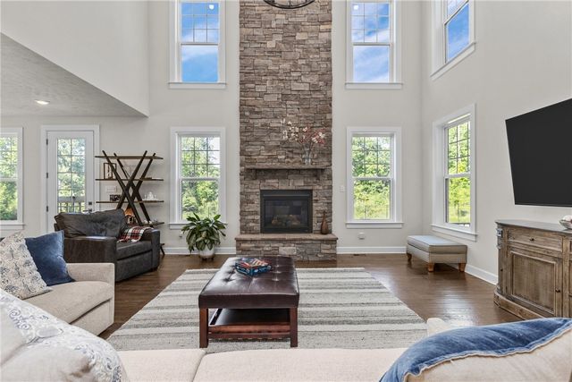 521 Cambridge Ct, Pine Twp, PA 15090