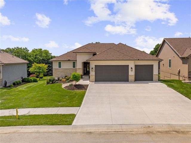 4209 NE Hideaway Drive, Lee's Summit, MO 64064