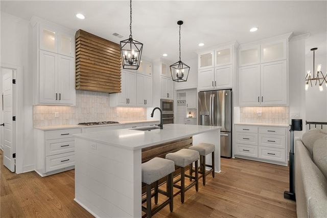 4209 NE Hideaway Drive, Lee's Summit, MO 64064
